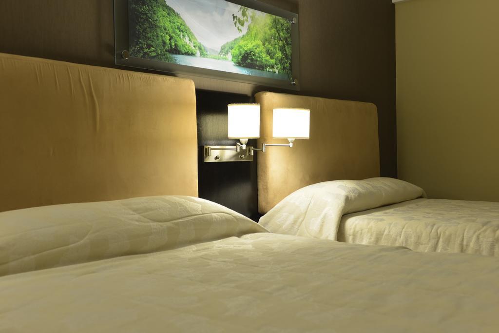 Howard Johnson Plaza Resort Luján Pokoj fotografie
