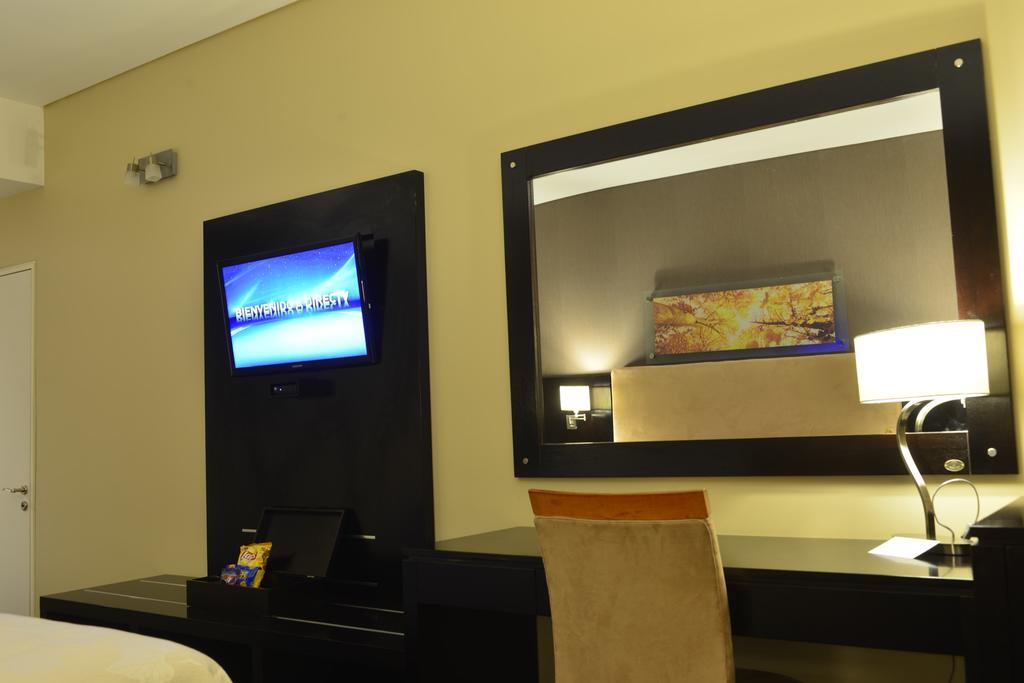 Howard Johnson Plaza Resort Luján Pokoj fotografie